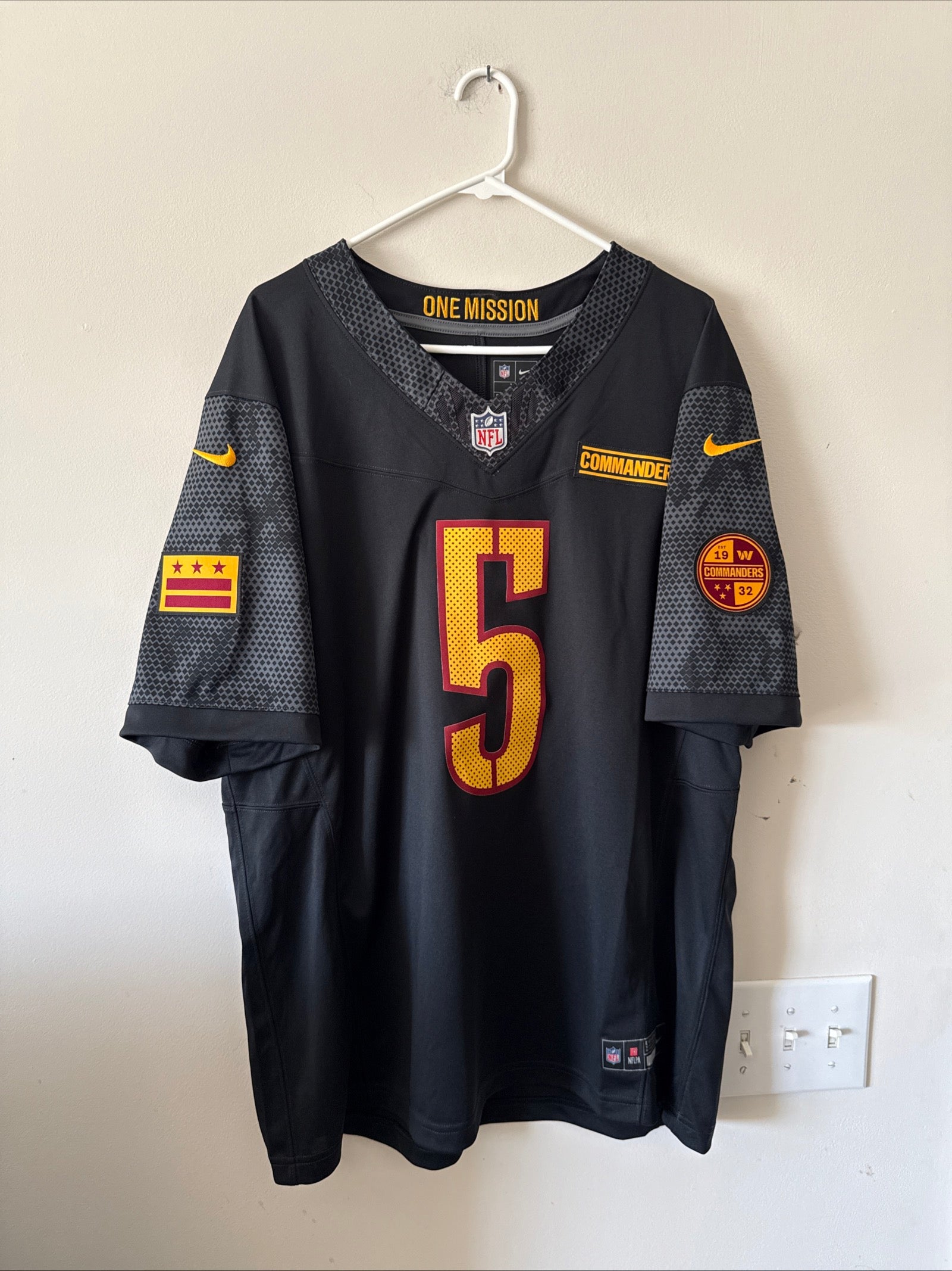 Men's Nike Jayden Daniels #5 Washington Commanders Alt Vapor Lmtd Jersey Sz XL