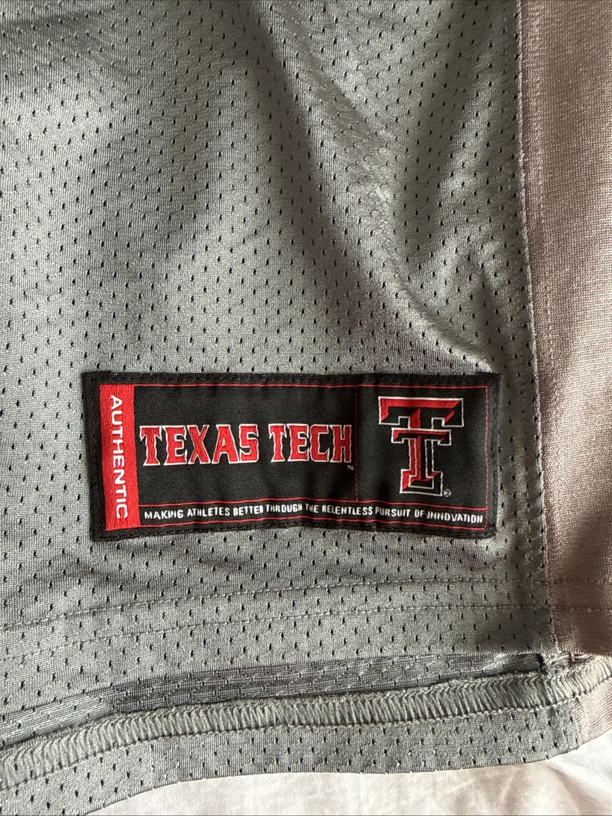 Men’s Under Armour Texas Tech Red Raiders #11 Lone Survivor Jersey Sz L - RARE