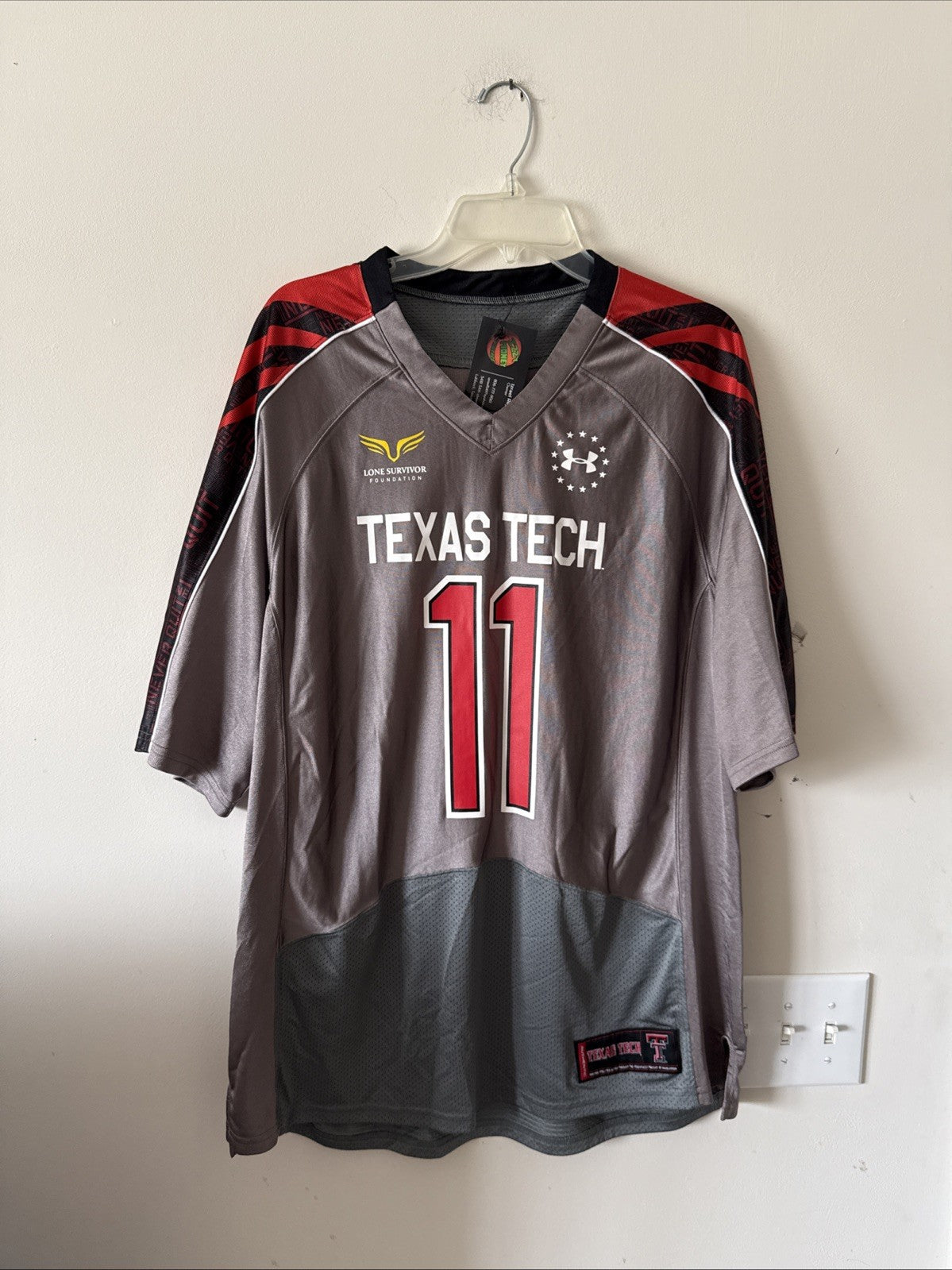 Men’s Under Armour Texas Tech Red Raiders #11 Lone Survivor Jersey Sz L - RARE